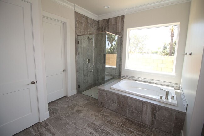 Building Photo - 2104 E Las Palmas Dr