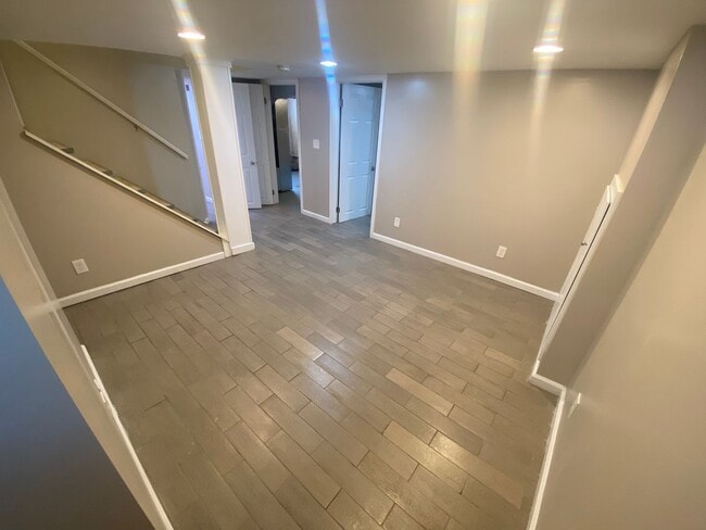 Building Photo - 4 Bedroom- Grandview