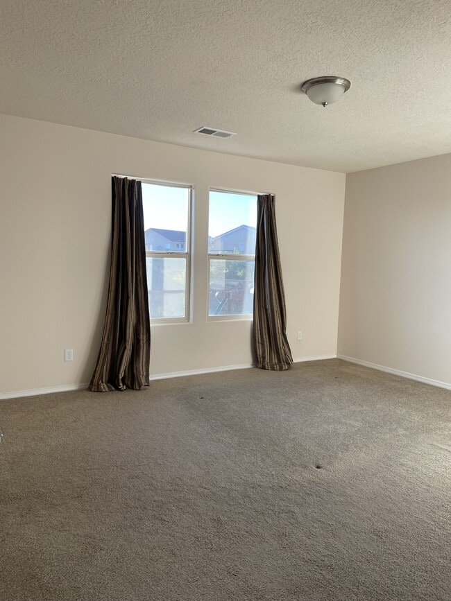 Building Photo - 2230 Vista de Colinas Dr SE