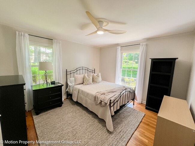 Building Photo - Stunning Fully Furnished Home