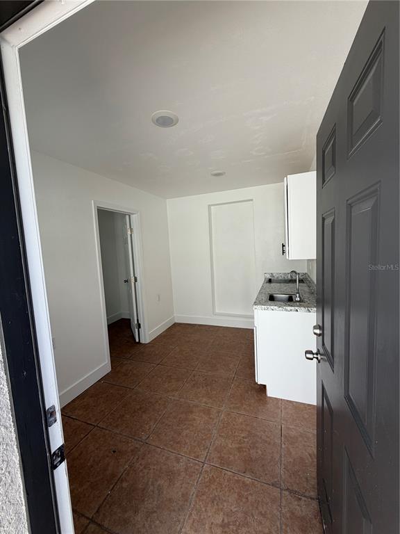 Building Photo - 1702 W Dempsey Ave