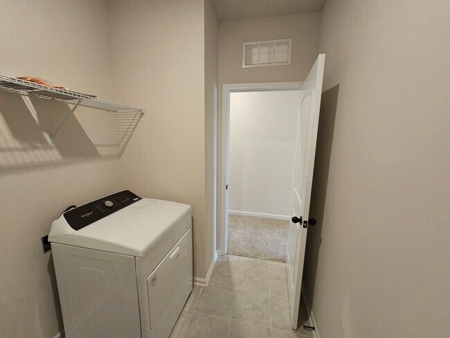 Building Photo - Like New Townhome in Mint Hill