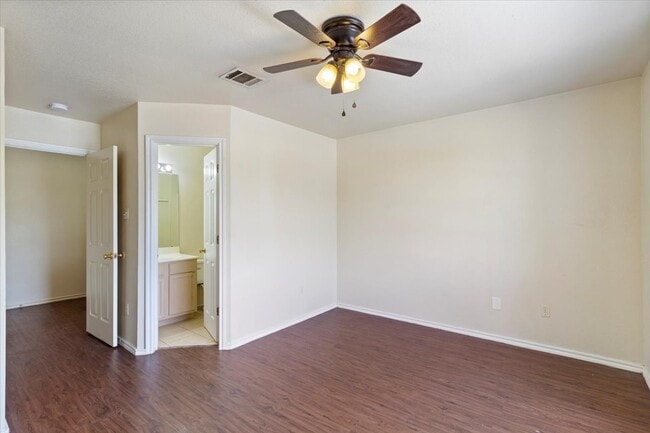 Building Photo - 887 Sagewood Trl
