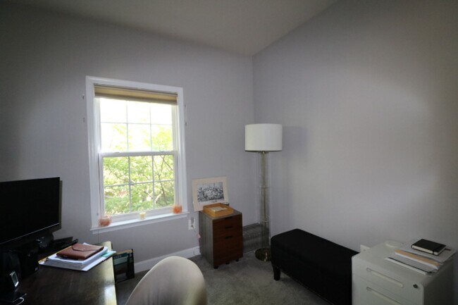 Building Photo - 308 Garden View Square