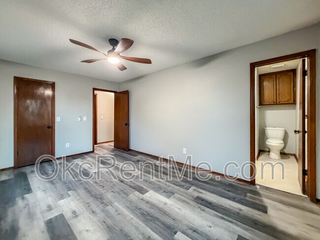 Building Photo - 1104 Spruce Dr