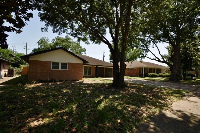 Building Photo - 7634 Wynlea St
