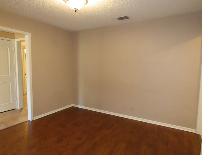 Building Photo - Gorgeous 3 Bedroom Home w/Workshop in Tyler!