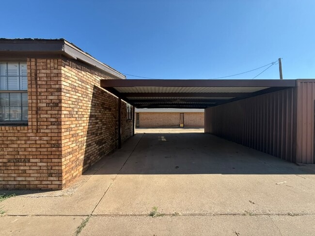 Building Photo - 4728 Taft Blvd