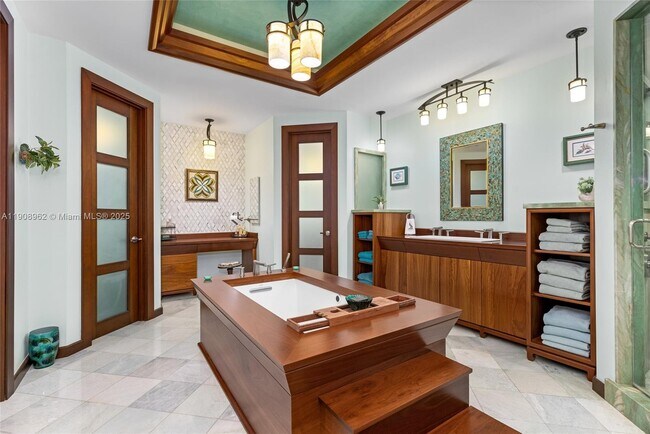 Building Photo - 70 Bay Colony Ln