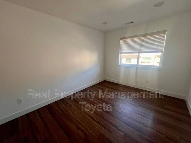 Building Photo - 929 Nevada St