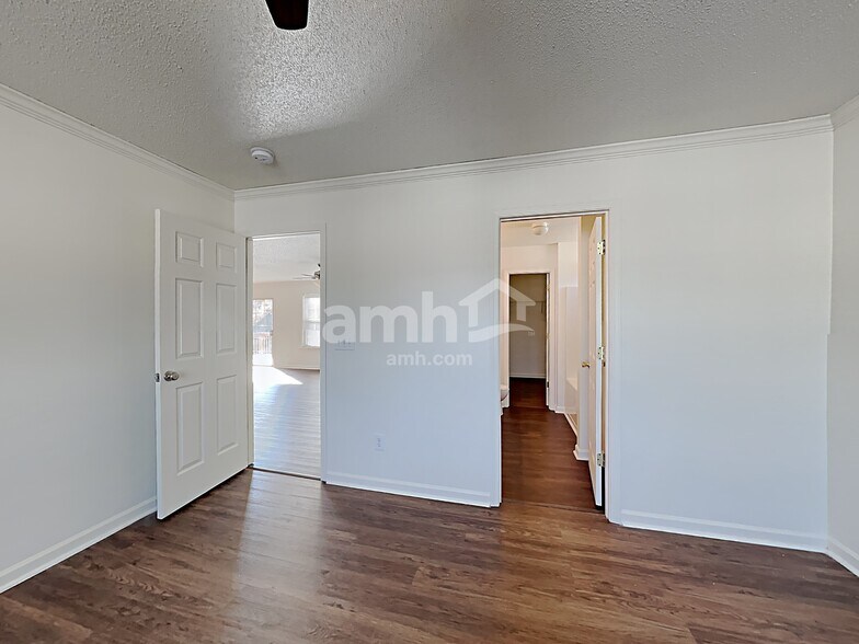 Building Photo - 4901 Alenja Ln