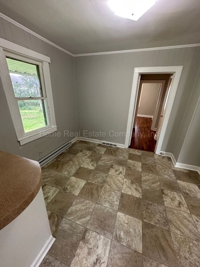 Building Photo - 720 W Twenty-Sixth St