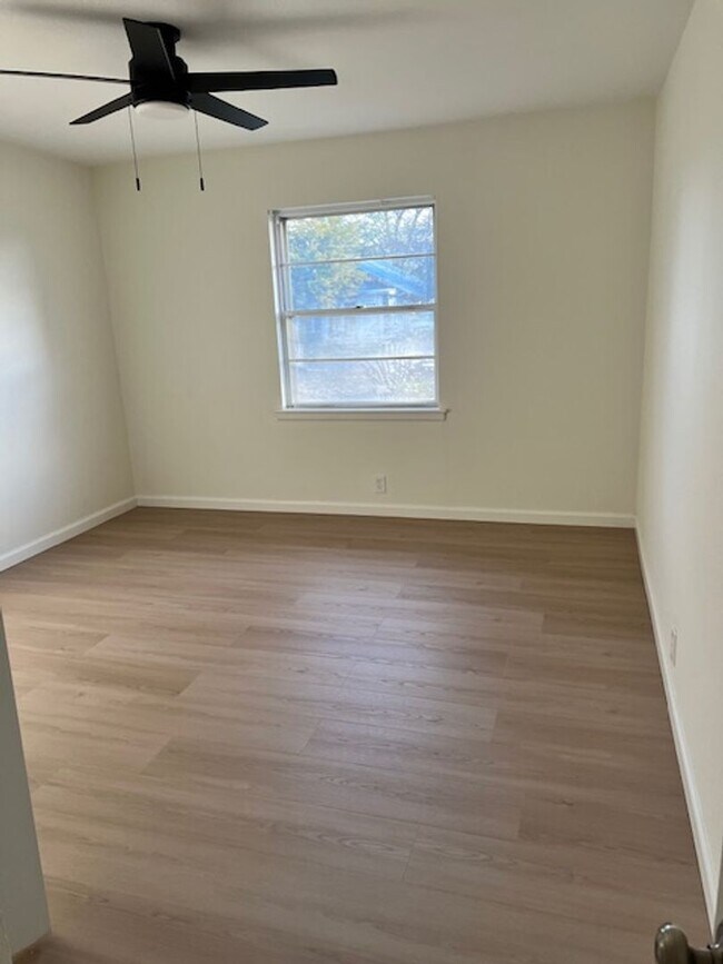 Building Photo - 1705 Campbell-House