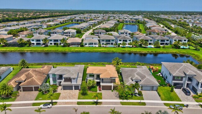 Building Photo - 17112 Aquavera Way