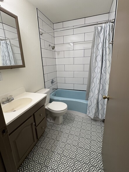 Building Photo - 107 N Forest Dr