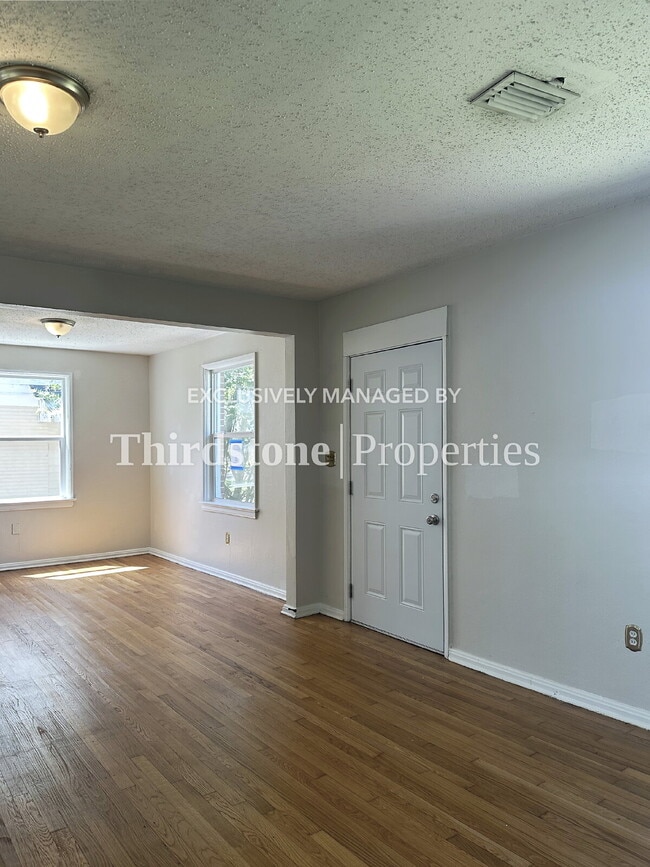 Building Photo - 8121 Hawthorne St
