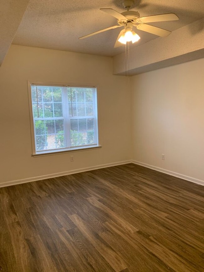 Building Photo - 4616M McClelland Dr