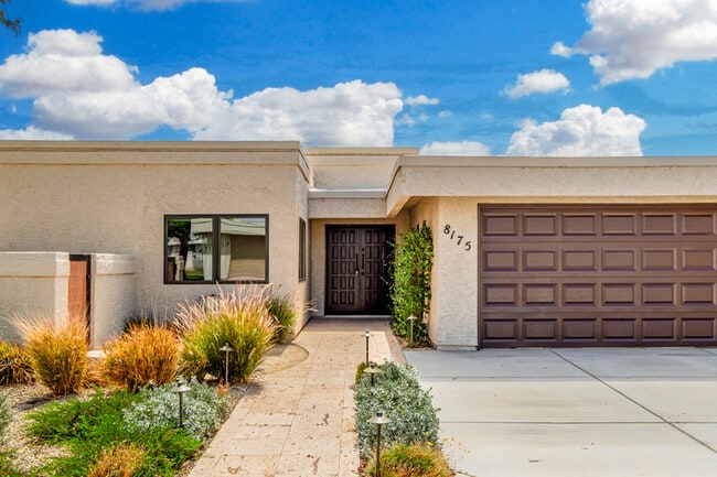 Building Photo - 8175 E Del Cuarzo Dr