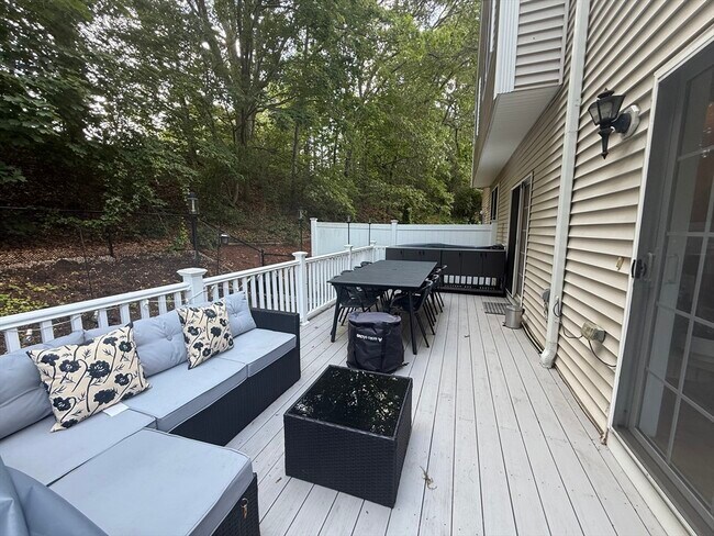 Building Photo - 28 Ptarmigan Dr