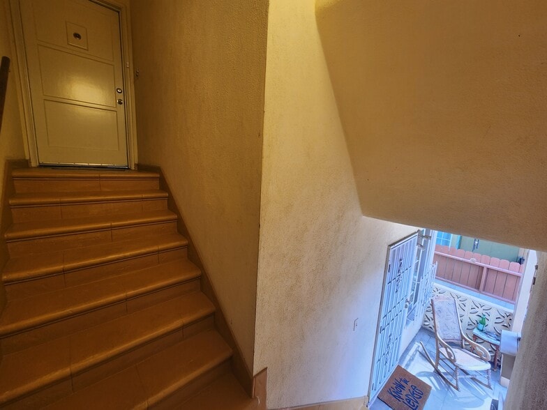 Building Photo - 5264 Cahuenga Blvd