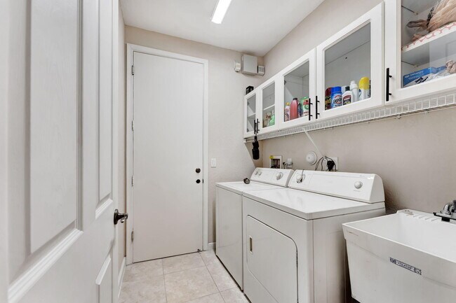 Building Photo - 8345 Pine Ln