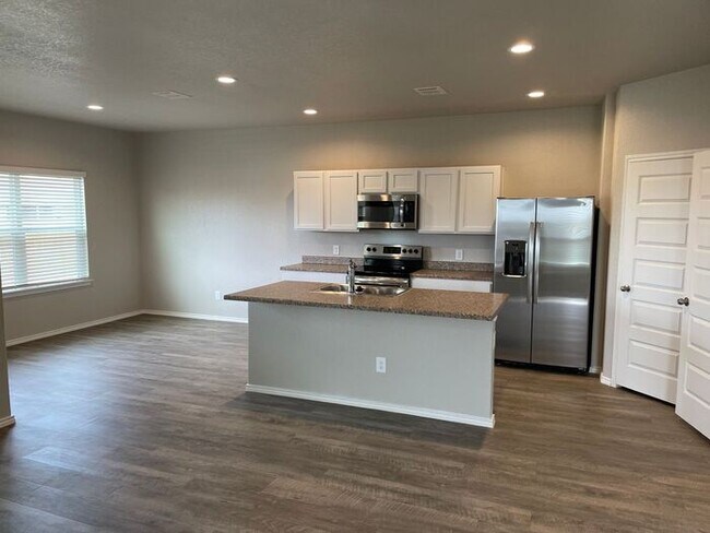 Building Photo - Available Now | Pet-Friendly 3-Bedroom, 2-Bath Home in Scott’s Hollow — Tour Today!
