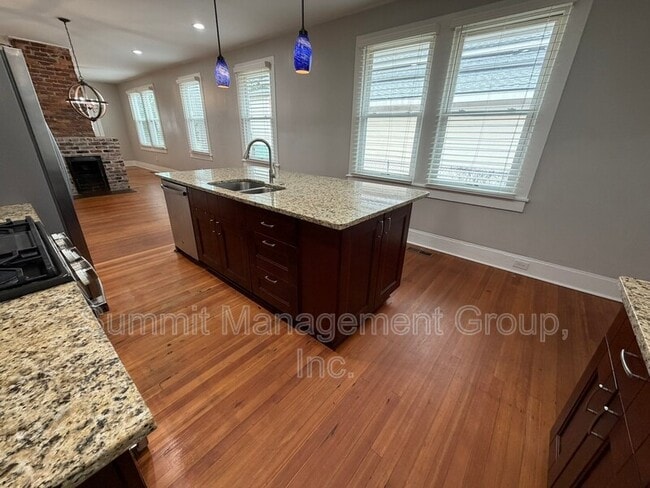 Building Photo - 8 N Broad St