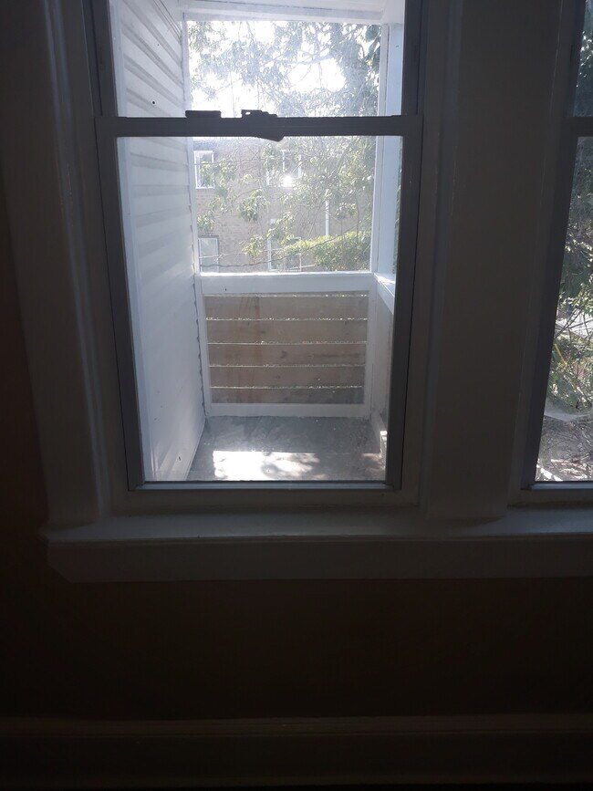 Balcony - 3013 Oakley Ave