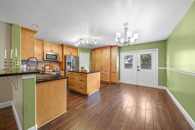 Building Photo - 18436 Sunrise Pines Dr