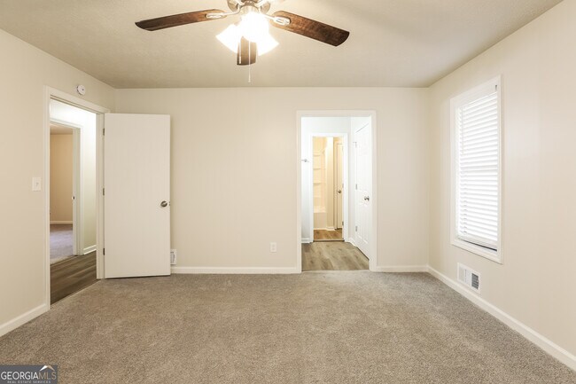 Building Photo - 4771 N Springs Rd NW