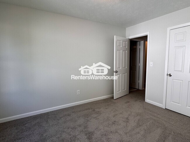 Building Photo - 4850 N Bridges Dr