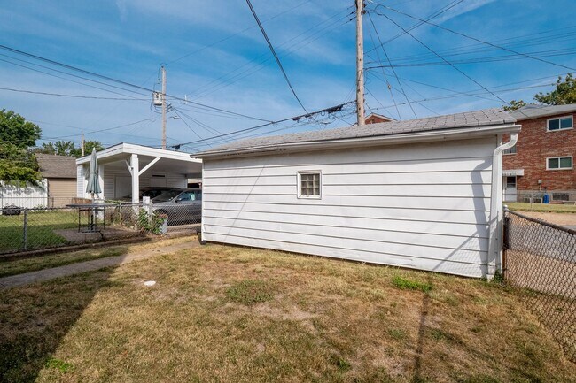 Building Photo - 4957 Miami St