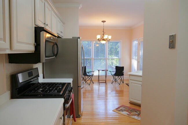 Building Photo - 1150 Lavista Rd