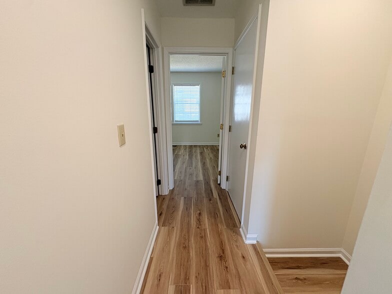 Upstairs Hallway - 109 Chaucer Ct