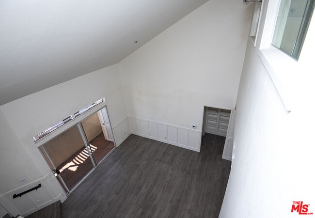 Building Photo - 13801 Oxnard St