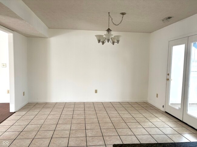Building Photo - 11052 Oakspring Dr
