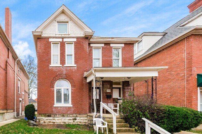 Building Photo - 196 W 8th Ave