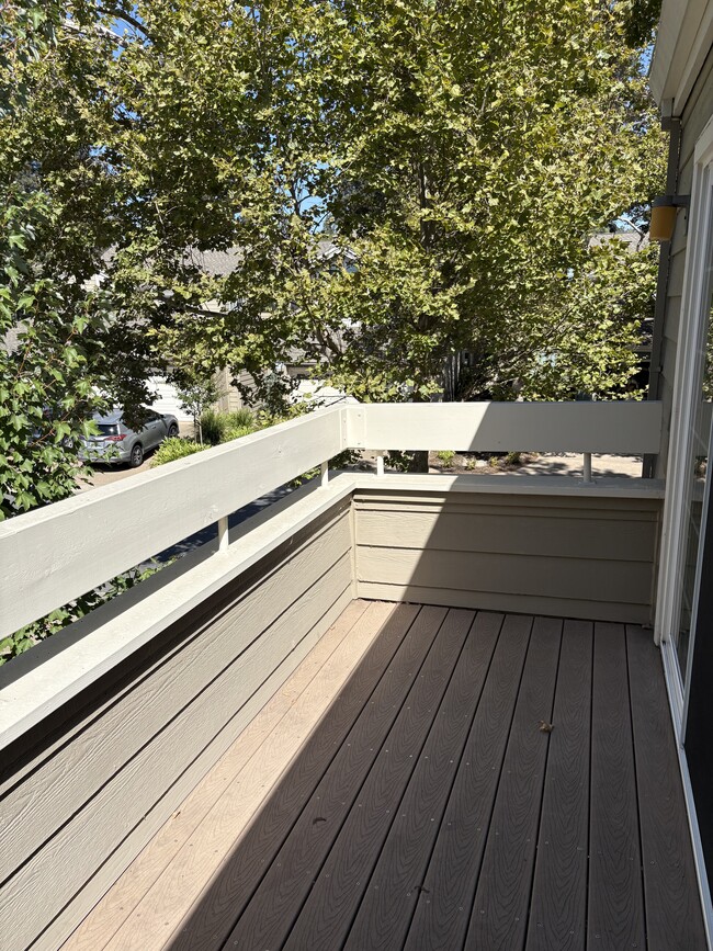 Building Photo - 1938 Stratton Cir