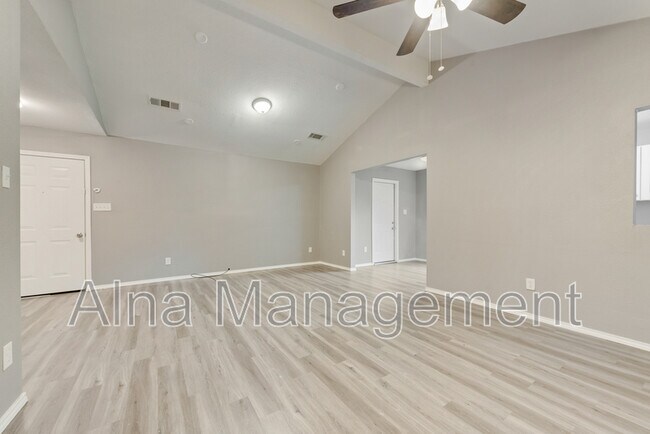 Building Photo - 1406 Willowbrook St