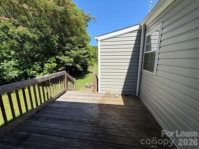 Building Photo - 637 Hartness Rd