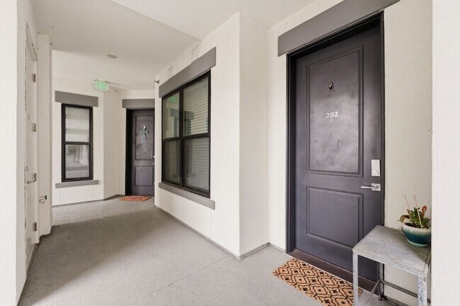 Building Photo - 15260 TX-105