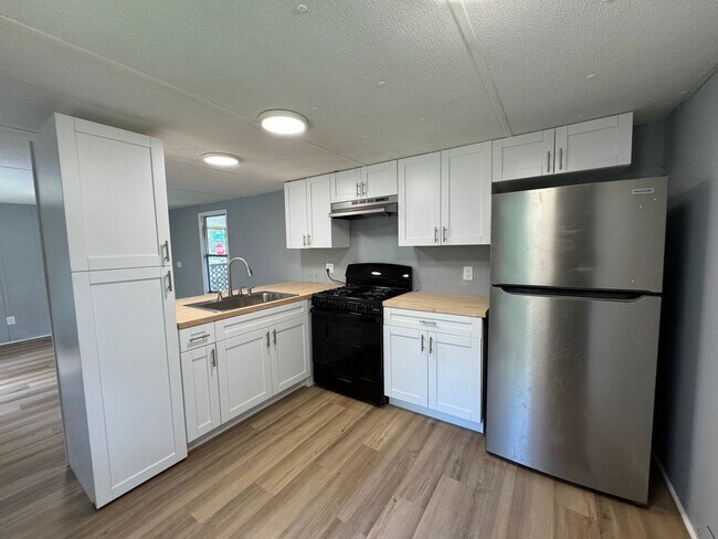 Building Photo - 3 Bedroom / 2 Bath Single-Wide Home – Live Oak, FL
