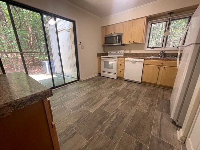 Building Photo - 110 Berry Patch Ln