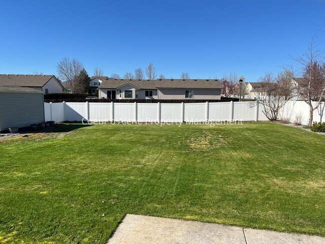 Building Photo - 3 bed house with Bonus Room in The Landings!