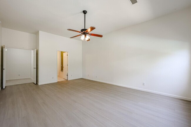 Building Photo - 4536 W Villa Linda Dr