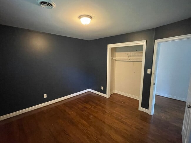 Building Photo - 3600 Ghent Dr