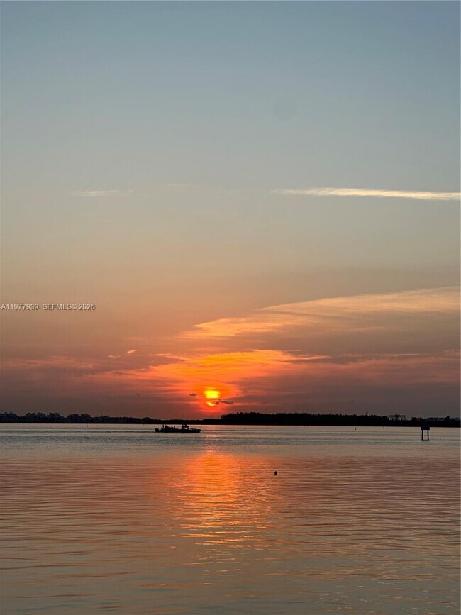 Building Photo - 1541 Brickell Ave