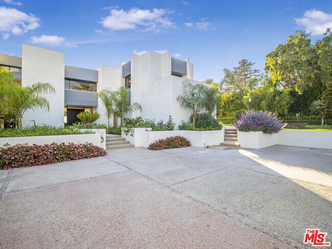 Building Photo - 30020 Morning View Dr