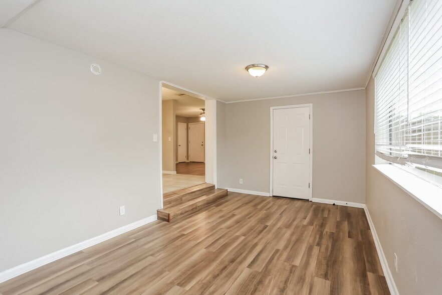 Building Photo - 4733 Samba Dr