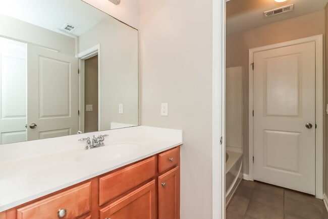 Building Photo - 206 Shaw Dr